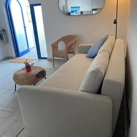 Apartment Beachfront Apartment In Laranca *